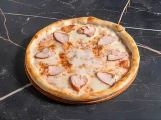 Пицца с курицей (550г)