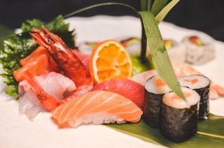 Sushi sashimi mix 18 pezzi