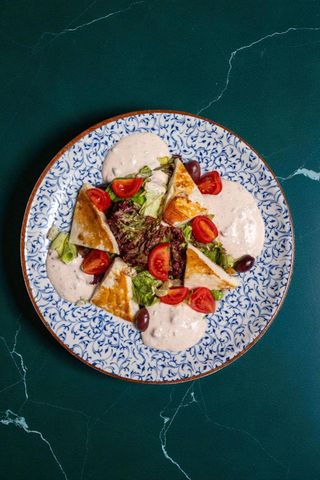 Insalata con formaggio di capra