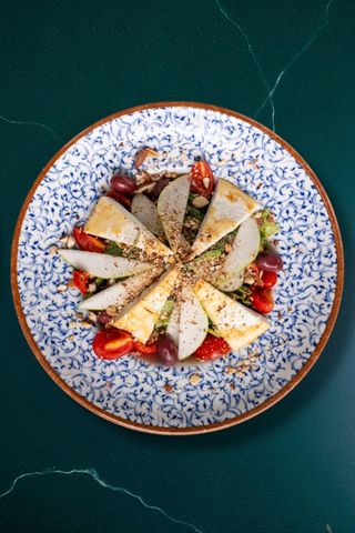 Insalata con formaggio e pera