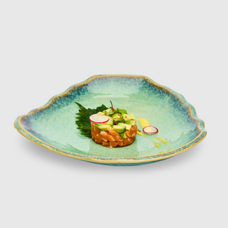 100. Tartara salmone avocado