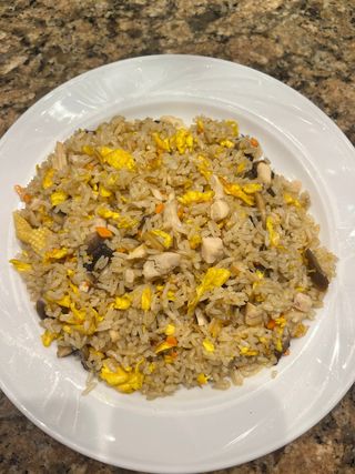 102. Riso al curry con pollo thai