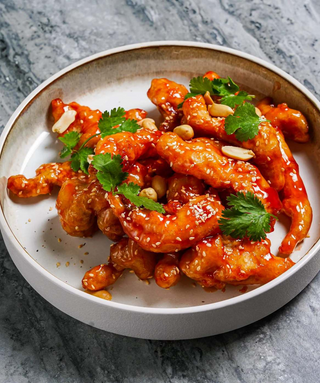 Курица в кисло-сладком соусе (320г)