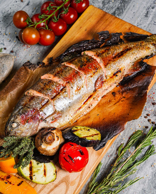 Форель с овощами гриль (840г)