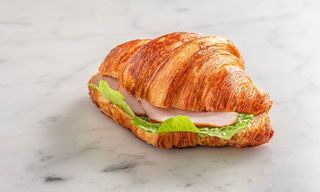 Круассан с индейкой (150г)