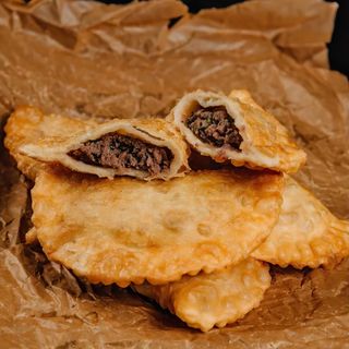 Чебуреки с мясом (200г)