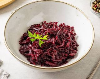 Свекольный салат с грецким орехом (280г)