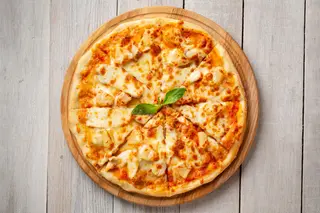 Пицца с курицей и грибами (500г)
