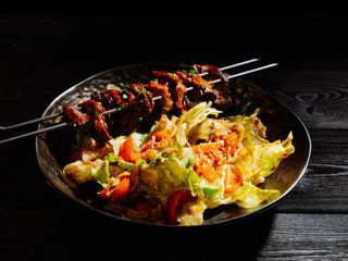 Салат с ростбифом (200г)
