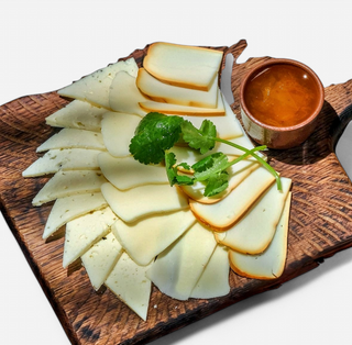 Тарелка любимых кавказских сыров (250г)