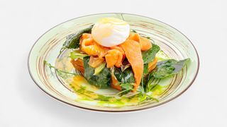 Вафля Венская С Лососем И Яйцом Пашот (100 г)