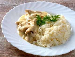 Куриное филе в сливочном соусе с рисом (350г)