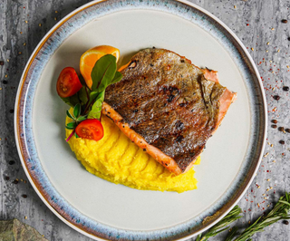 Филе форели с картофельно-морковным пюре (640г)