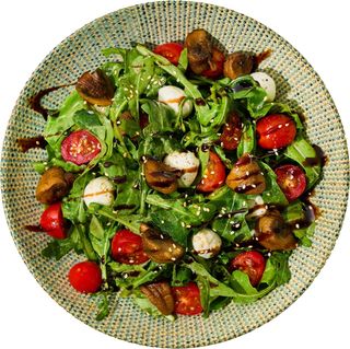 Легкий салат с рукколой и моцареллой (230г)