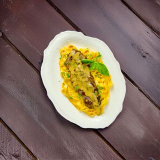 Fettuccine со стейком и сливочно-перечным соусом (568г)