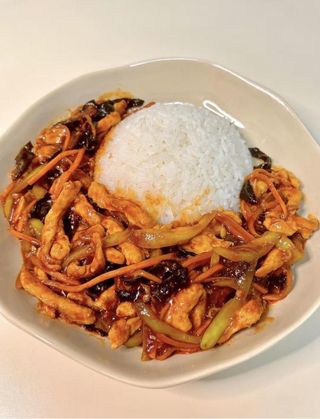 （#11） Pirinač sa paprikom, crnim pečurkama i trakicama mesa