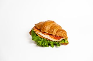 Круассан с куриным филе (150г)