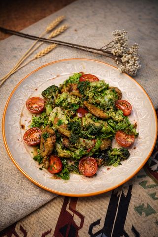 Салат с брокколи (200г)