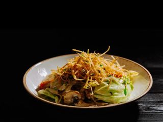 Салат с мясным деликатесом (300г)