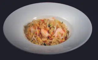 121 Riso saltato con gamberi e verdure