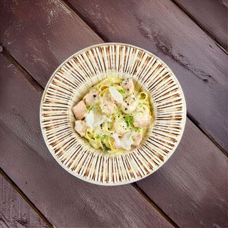 Fettuccine с лососем в сливочном креме(482г)