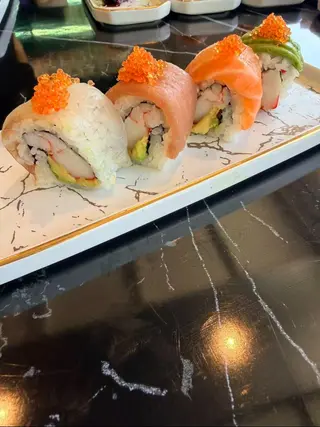 127 - Ura rainbow roll