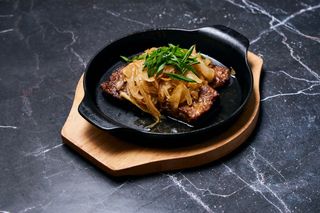 Говяжья печень с золотистым луком (380г)