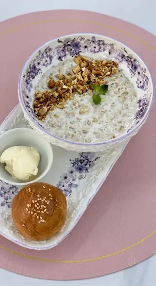 Овсяная каша с орехами и бананом (280г)