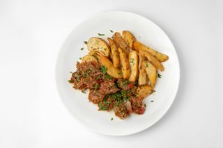 Мясо с картофельными дольками (350 г)