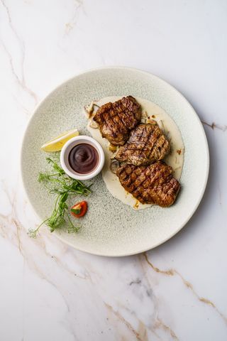 Медальоны в сливочном соусе (400г)