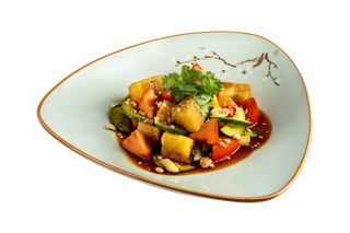 Салат с теплыми баклажанами (180г)