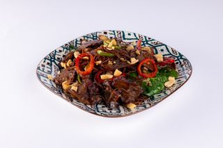Салат с фунчозой и говядиной (250г)