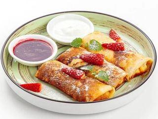 Блинчики С Нежным Творогом И Клубникой (100 г)