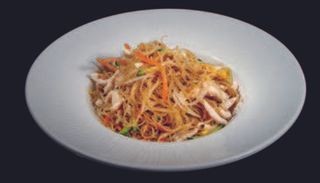 140 Spaghetti di riso con pollo e verdure