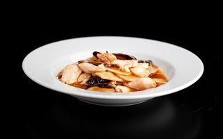 Pollo con funghi e bambù