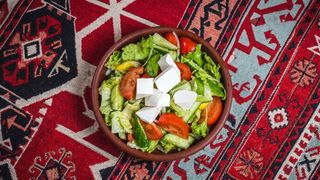 Салат Свежие Овощи С Козьим Сыром (300 г)