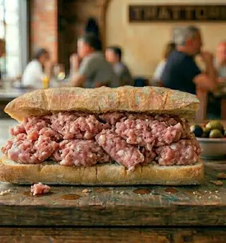Panino tutto salsiccia cruda