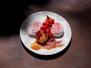 Сырники из домашней рикотты с ягодами (281г)