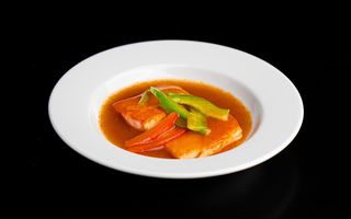 Salmone al curry rosso