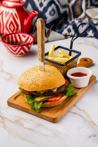 Бургер с фри (400г)