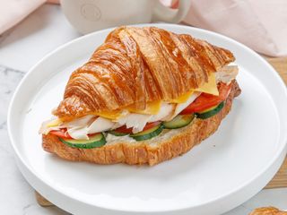 Круассан с куриной грудкой (400г)