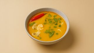 Суп Том Ям с морепродуктами на кокосовом молоке (300мл)