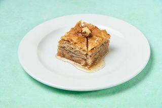 Baklava sa lešnikom komad