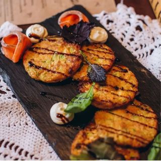 драники из цукини с малосольной семгой (280г)