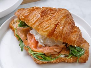 Круассан с семгой (350г)