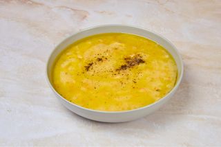 Pileća čorbica i hleb