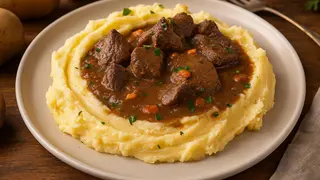 Томленое мясо и пюре (400г)