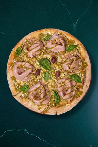 Pizza mortadela e pistachio