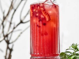 Клубничный-гранат лимонад (300мл)