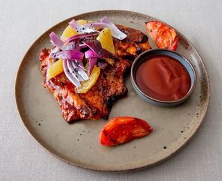 Стейк из цыпленка с соусом BBQ (320г)